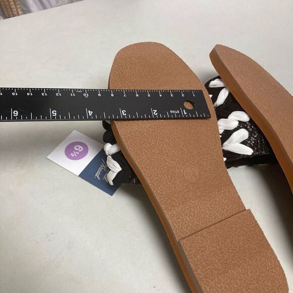 UNIVERSAL THREAD Women’s Black/Eve Slip On Sandals Size 6.5 - Picture 4 of 9
